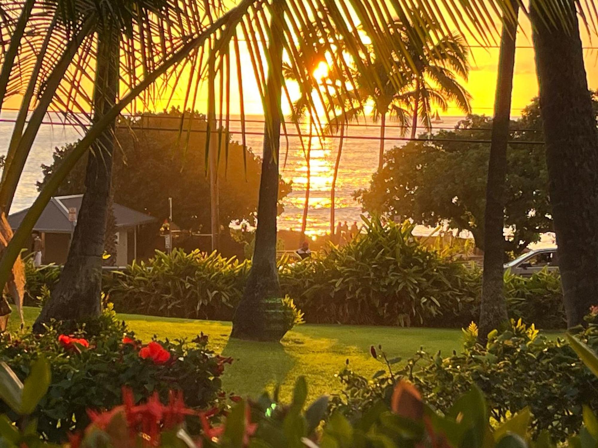Family Getaway - Lava Room - Beach Supplies - At Magic Sands Beach Kailua-Kona Exterior foto